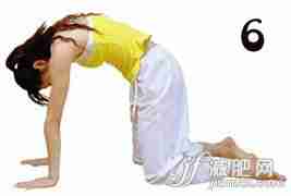 减肥的瑜伽动作，吐气，低头拱背