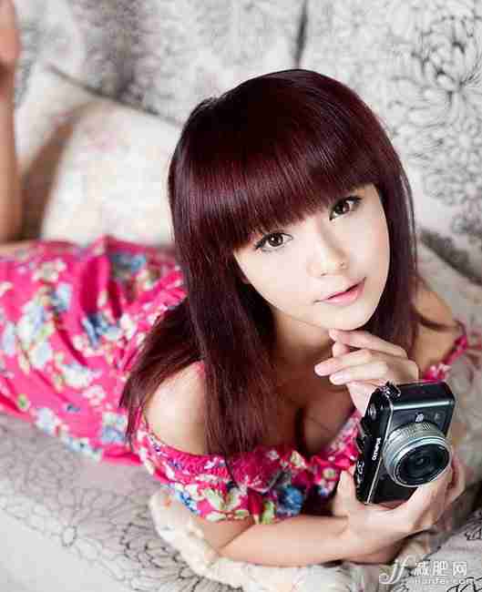 可爱小萝莉性感露酥胸