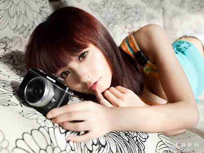 可爱小萝莉性感露酥胸