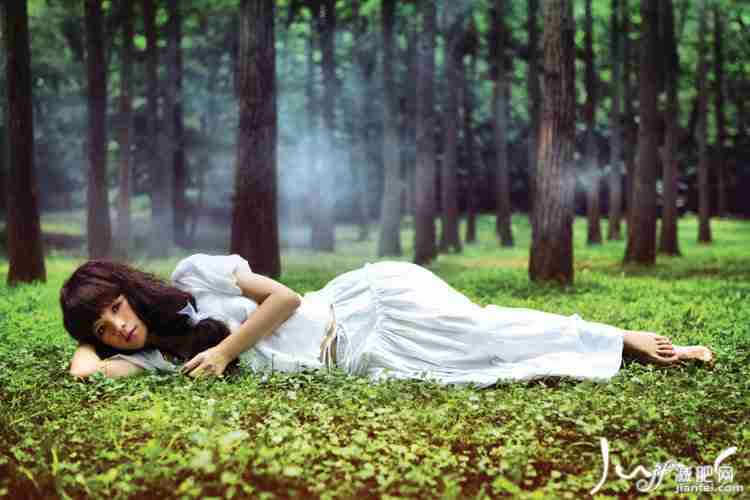 美女,非主流美女,迷失深林的少女