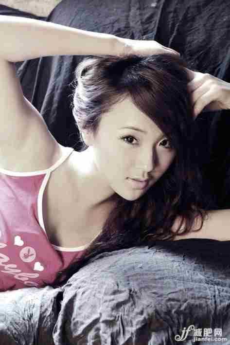 90后美女颓废的激情诱惑