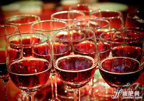瘦身大揭秘 红酒是否真能减肥