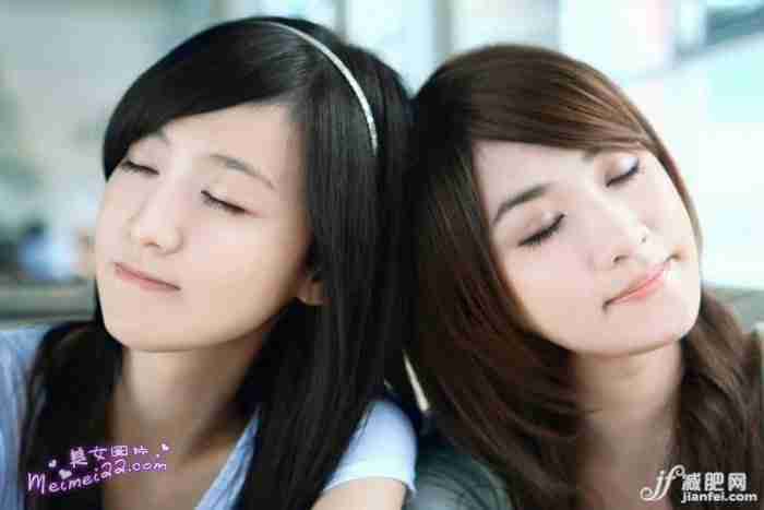 哇！双胞胎姐妹红色系，黄色系