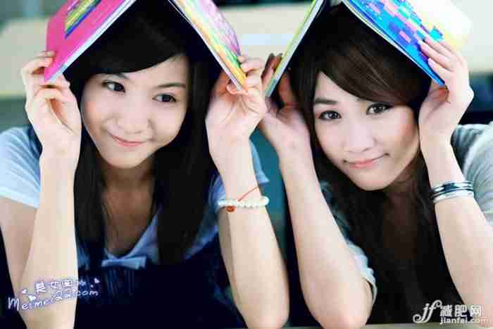 哇！双胞胎姐妹红色系，黄色系