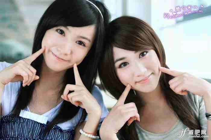 哇！双胞胎姐妹红色系，黄色系