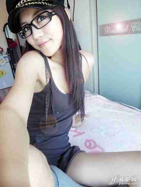 大胸美女叶玲居家私房照