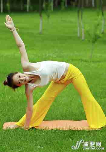 秋季减肥瑜伽4式 燃脂不停步