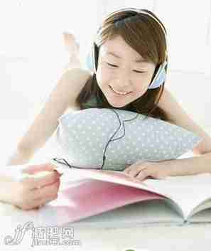 饮食不科学：白天太马虎晚上太丰富