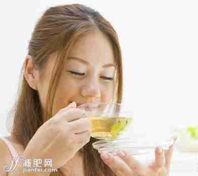 早晨两种“水”让你喝掉小肚