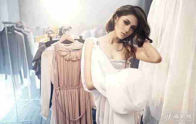 性感模特裸背诱惑写真