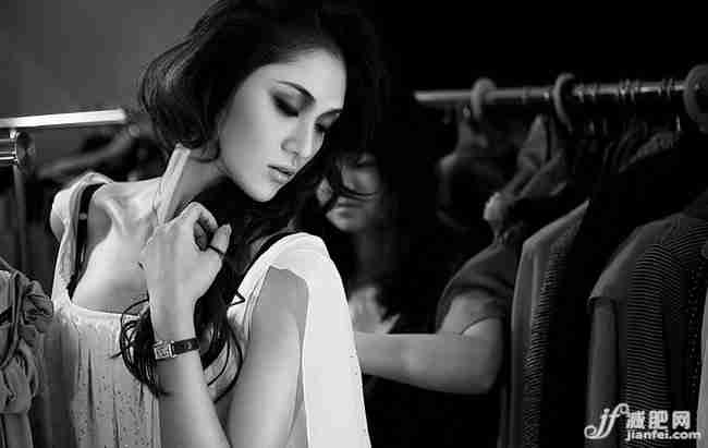 性感模特裸背诱惑写真