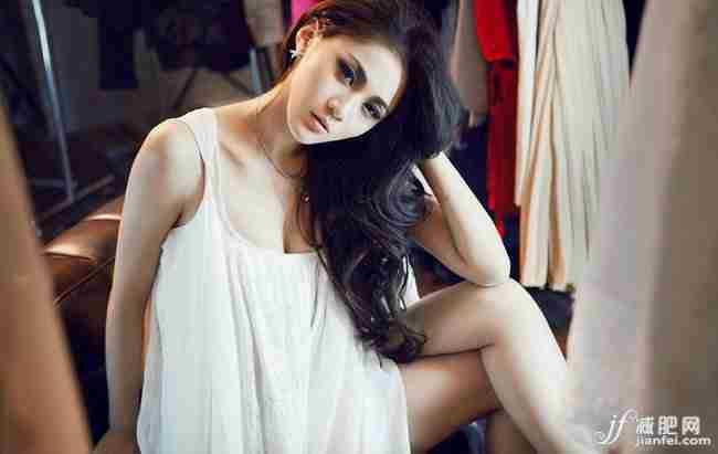 性感模特裸背诱惑写真