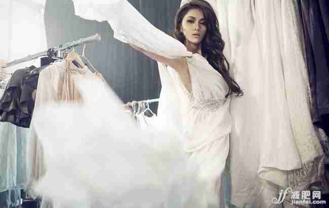 性感模特裸背诱惑写真