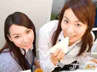 选择热量少有营养的食物