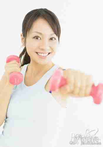 哑铃减肥操 打造最Hot的S曲线 哑铃减肥操 打造最Hot的S曲线