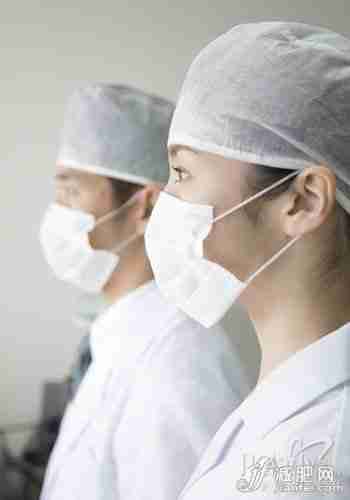 知道吗？隆胸一个月不能系安全带