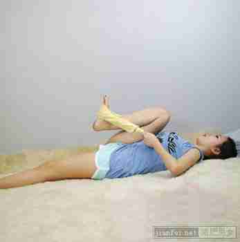 毛巾减肥操Step1