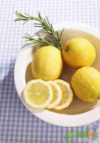 自制瑞士柠檬水 1周甩7磅赘肉