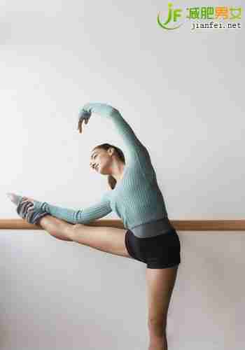 10个瘦腰动作 快速练出小蛮腰
