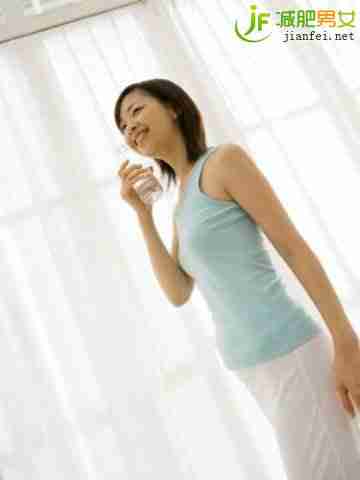 四步操办公室里轻松甩掉“蝴蝶袖”