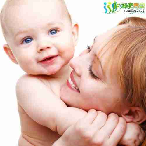 哺乳后母亲如何重塑胸线。