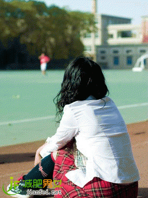 减肥前头发还未染，典型的学生妹