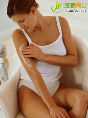 乳液型瘦身霜,睡前涂抹易吸收