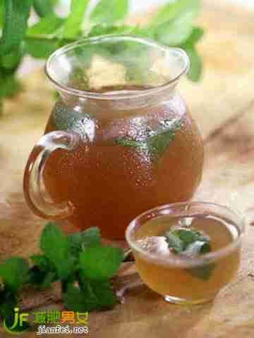 每天四杯蜂蜜断食三天就能减掉十斤