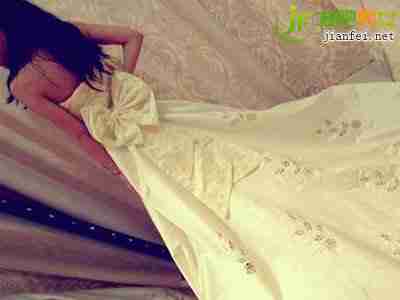 腰瘦了又得改礼服,可是心里很开心