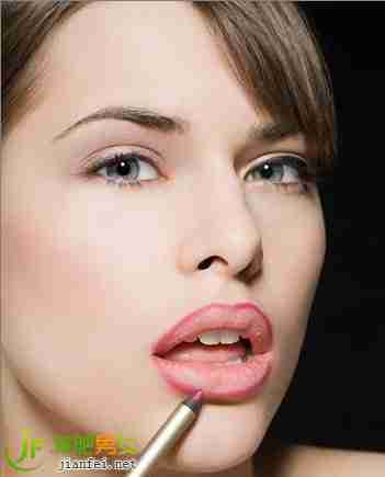 快速瘦脸按摩方法 随时随地助你拥有瓜子小脸