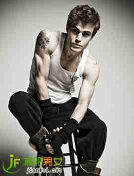 型男瘦腿椅子操 塑出完美小腿肌肉