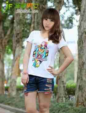 全身上下细了不少，粗壮的大腿露些性感咯！