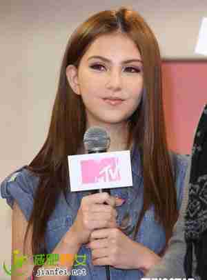 昆凌暴瘦大变身 示范瘦小脸3穴道