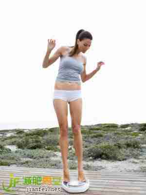 伸懒腰瘦身法变窈窕(图)